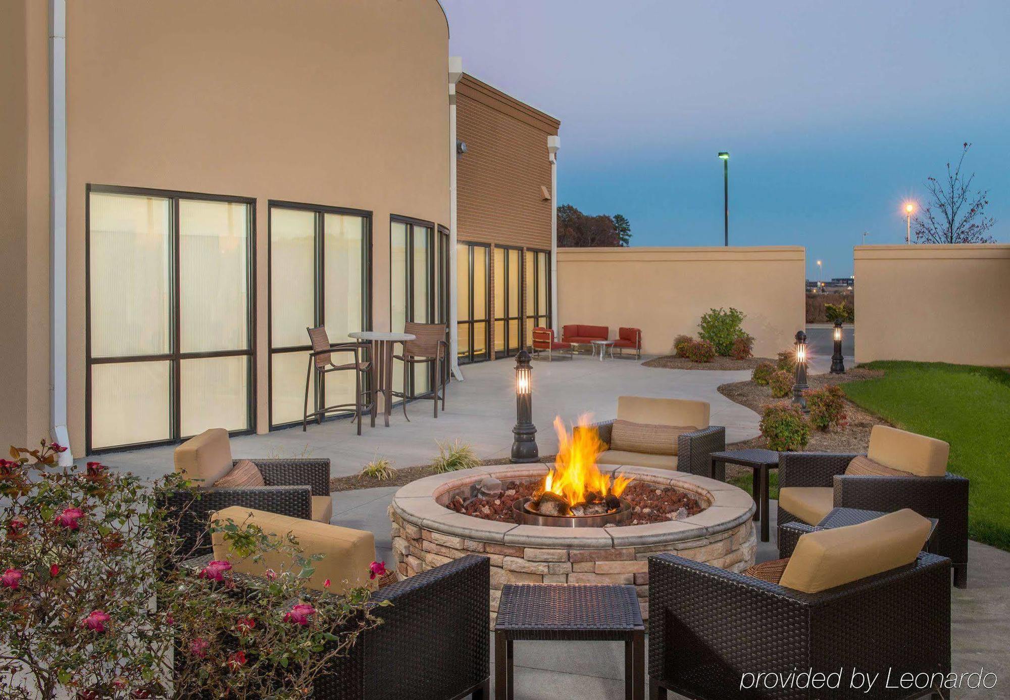 Courtyard Charlotte Concord Hotell Exteriör bild